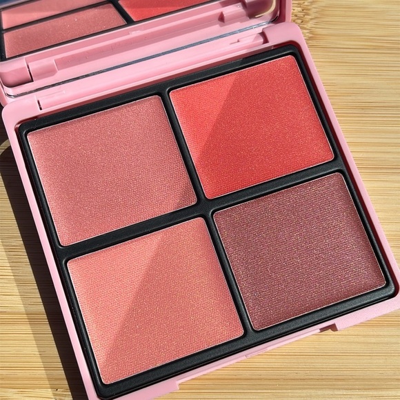 Brand New Ciate X Disney Miss Piggy Collection Muppets Blush Palette Quad RARE - Picture 7 of 8